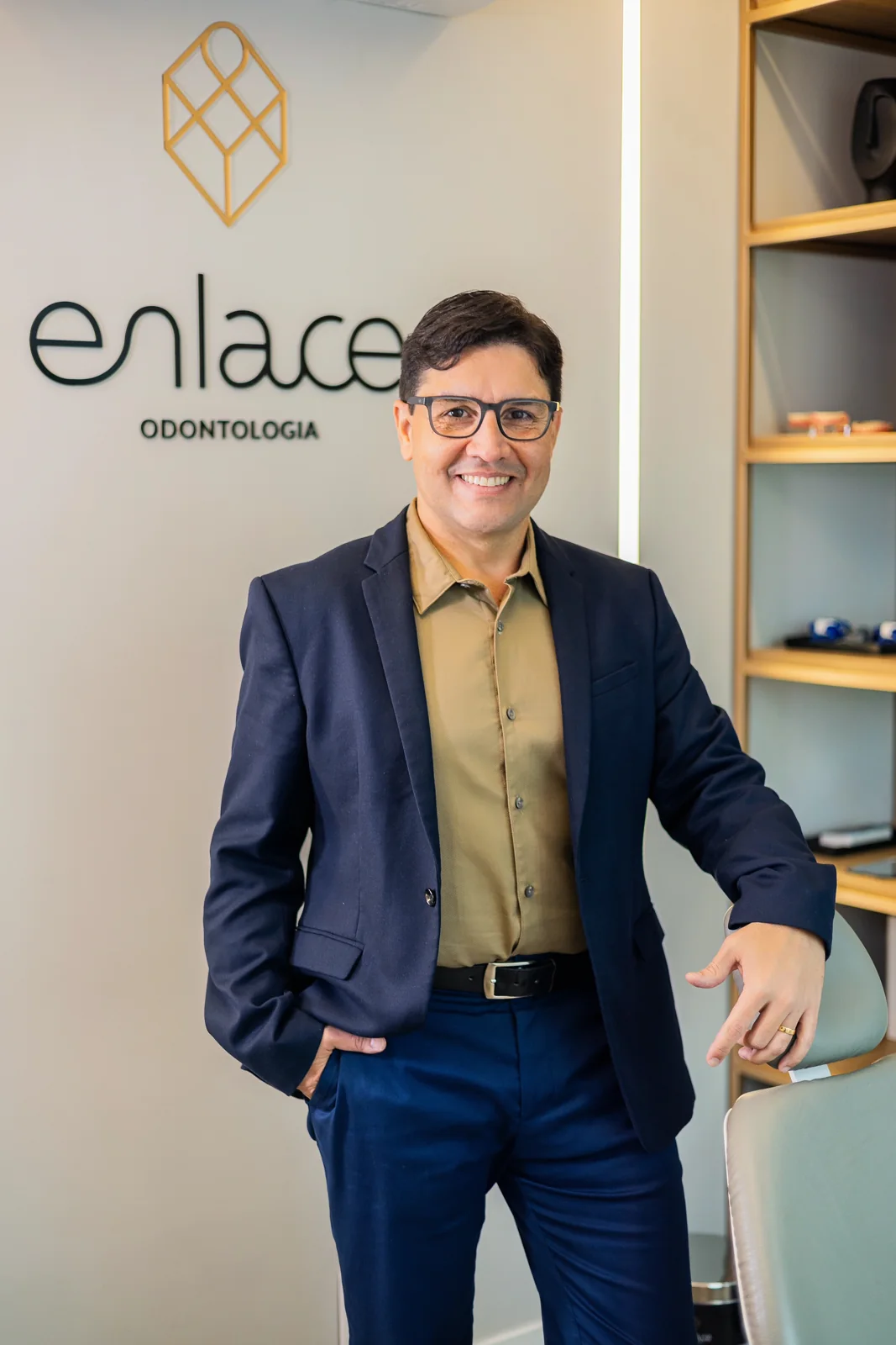 Dr. Manoel Viana Jadijisky Junior na Enlace Odontologia